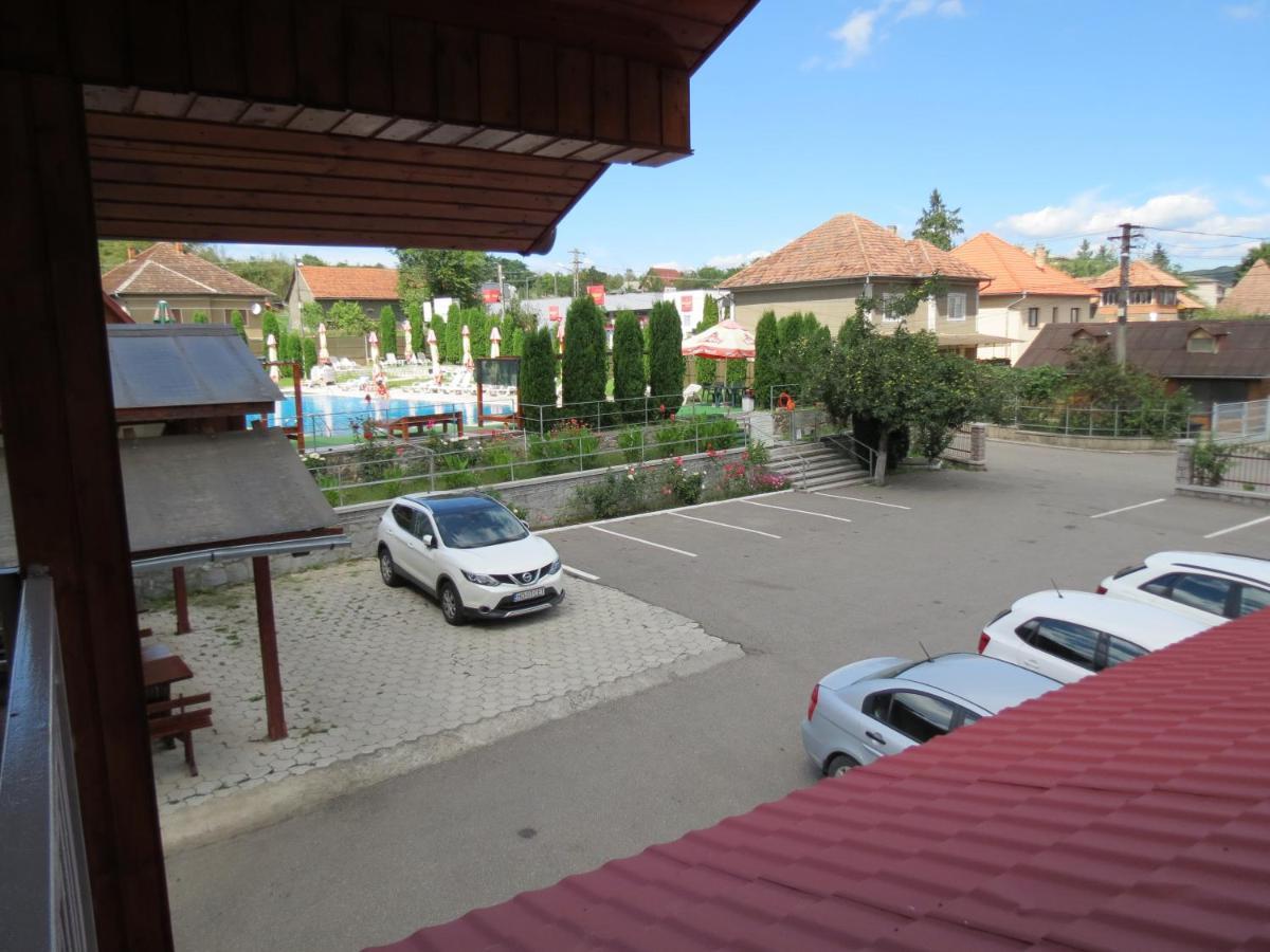 Pensiunea Cetina Brad  Exterior photo