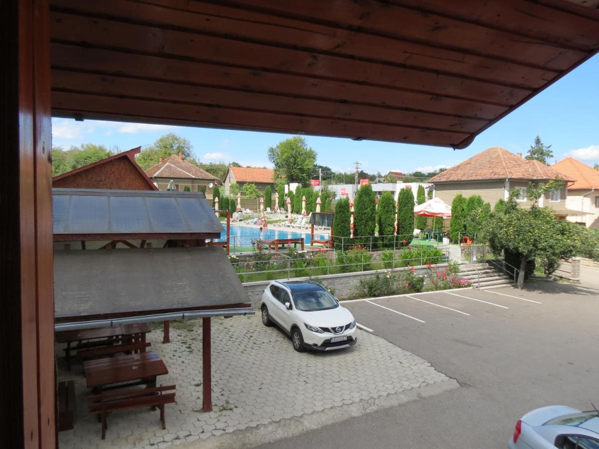 Pensiunea Cetina Brad  Exterior photo