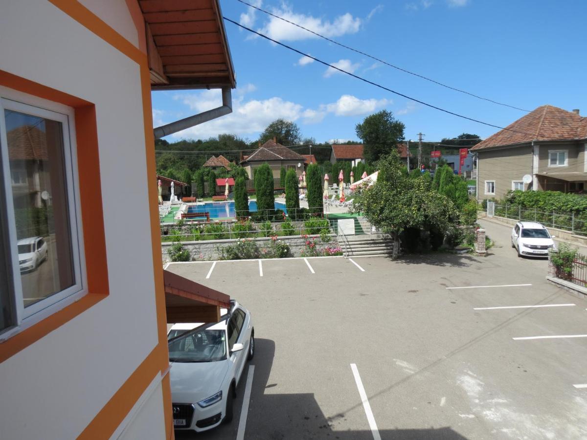 Pensiunea Cetina Brad  Exterior photo